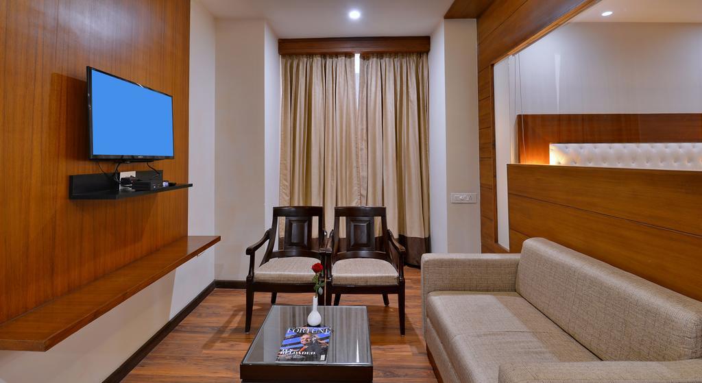 Hotel Seven Hills Tower Агра Екстер'єр фото
