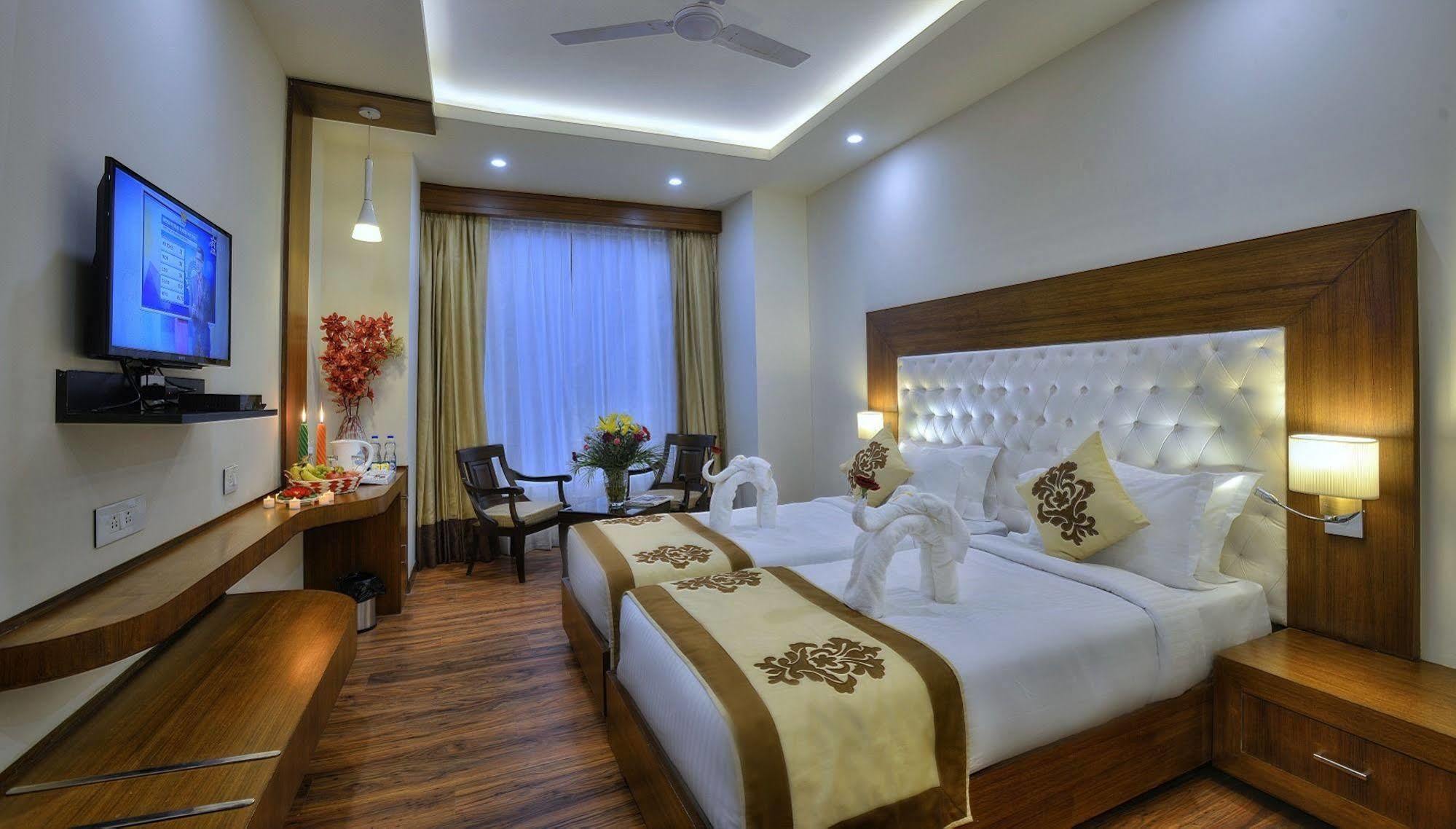 Hotel Seven Hills Tower Агра Екстер'єр фото